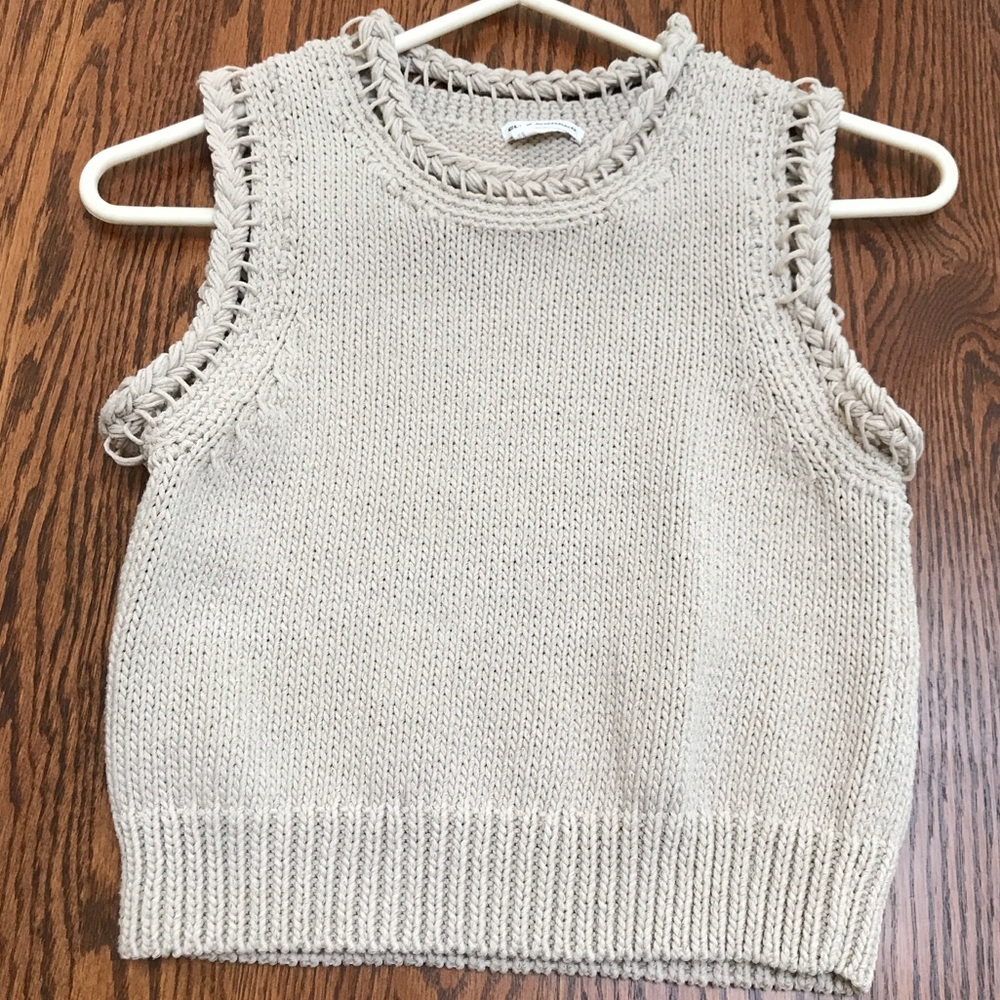 Club Monaco crop sweater vest w braided edge S